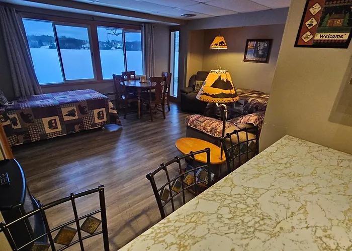 Lakeshore Motel Ice Lake