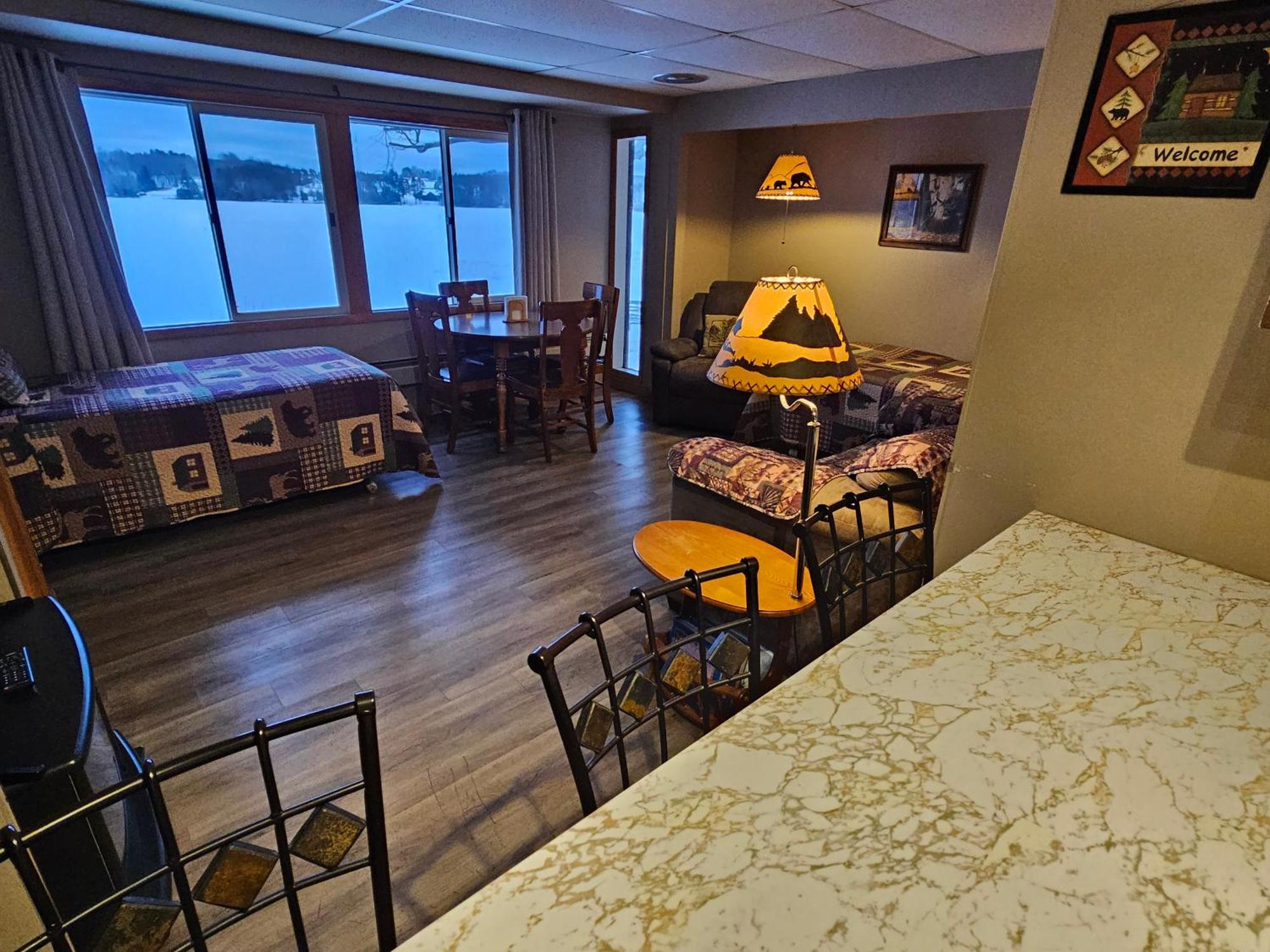 Motel Lakeshore Ice